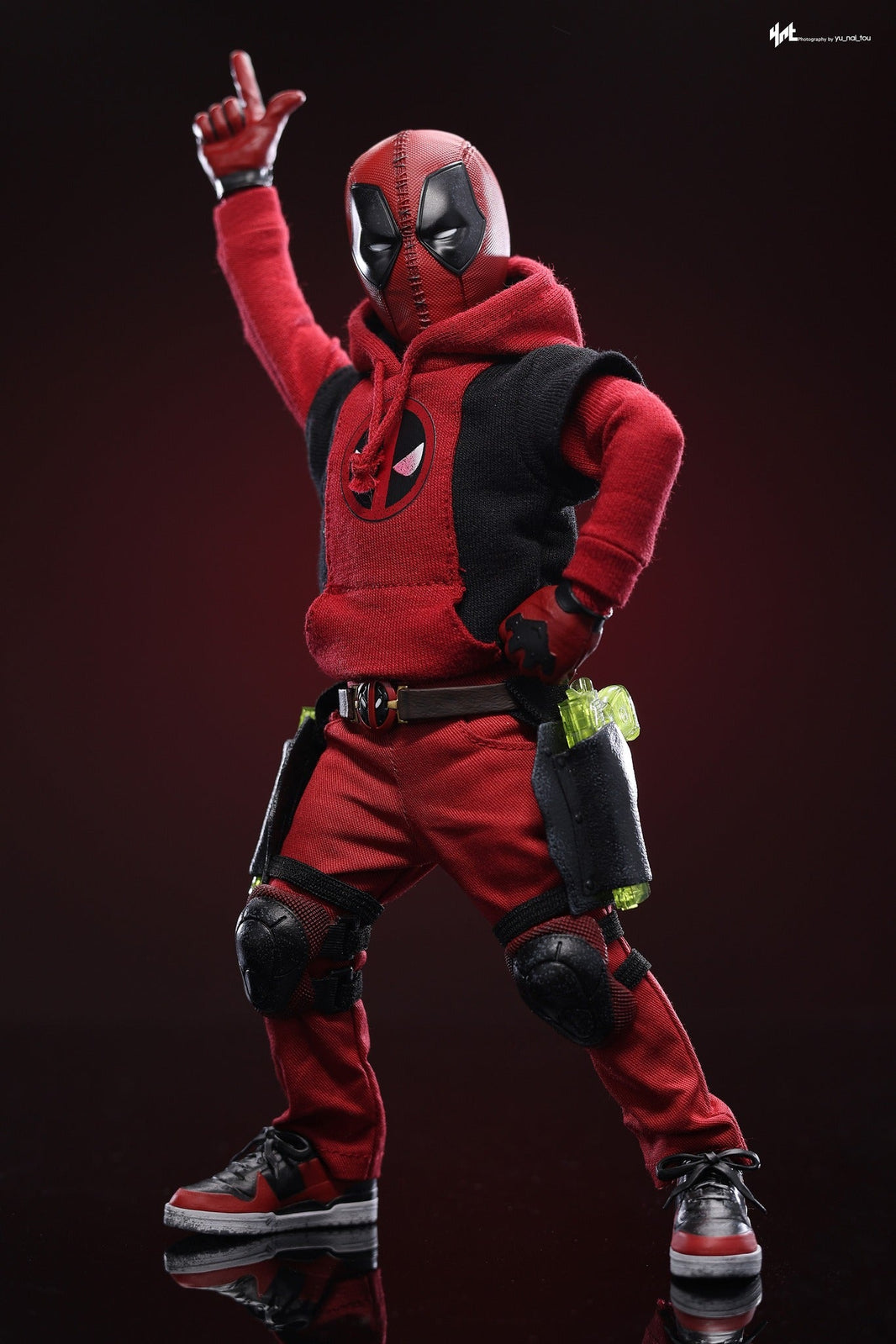 Hot Toys Kidpool Hot Toys Deadpool & Wolverine MMS763 1/6 Scale Figure